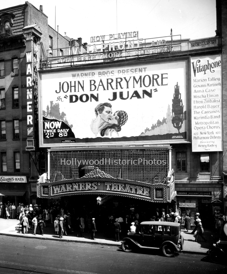 Warners Theatre N.Y.C 1926 Premiere Don Juan Starring John Barrymore wm.jpg